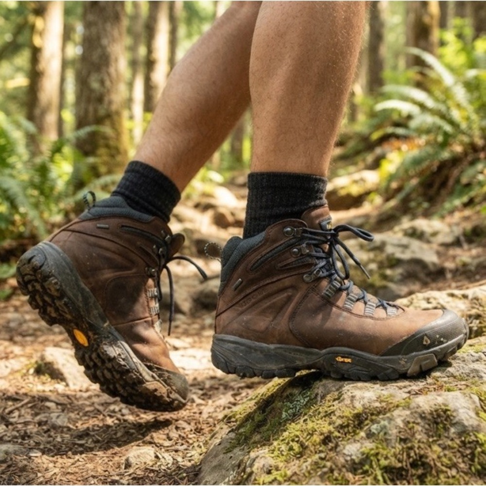 Vasque Taku Hiking Boots GTX Men's Size US 9.5 Waterproof Trail Climbing Trek